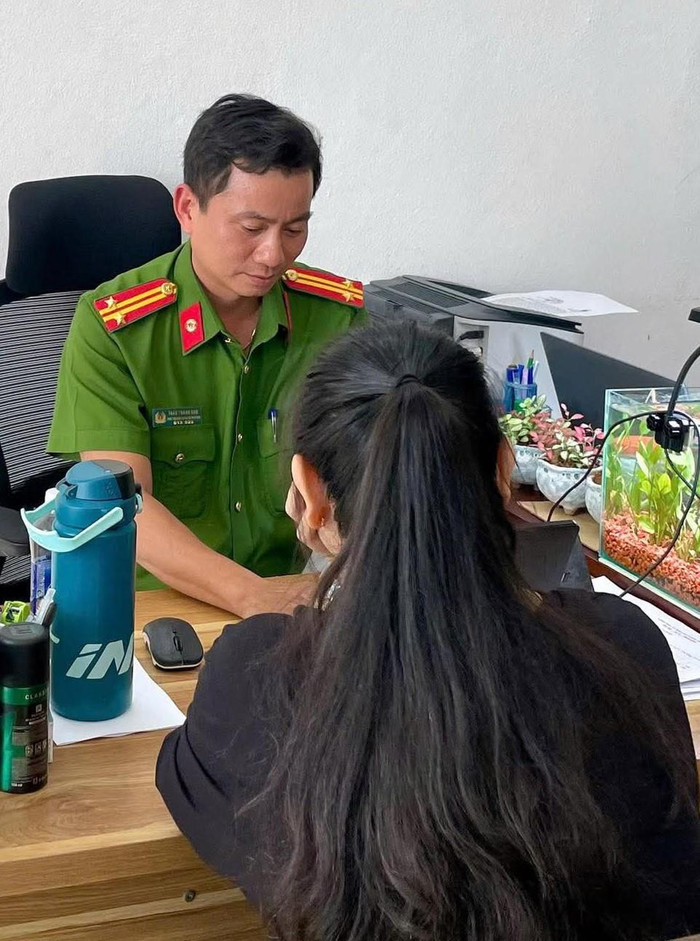 Cơ quan Công an làm việc với nạn nhân. Ảnh: Công an TP Đà Nẵng