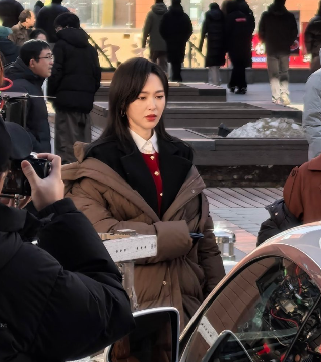 Trên phim trường, Đường Yên chọn lao động nghệ thuật làm trọng tâm, âm thầm tích lũy để mỗi vai diễn tự lên tiếng