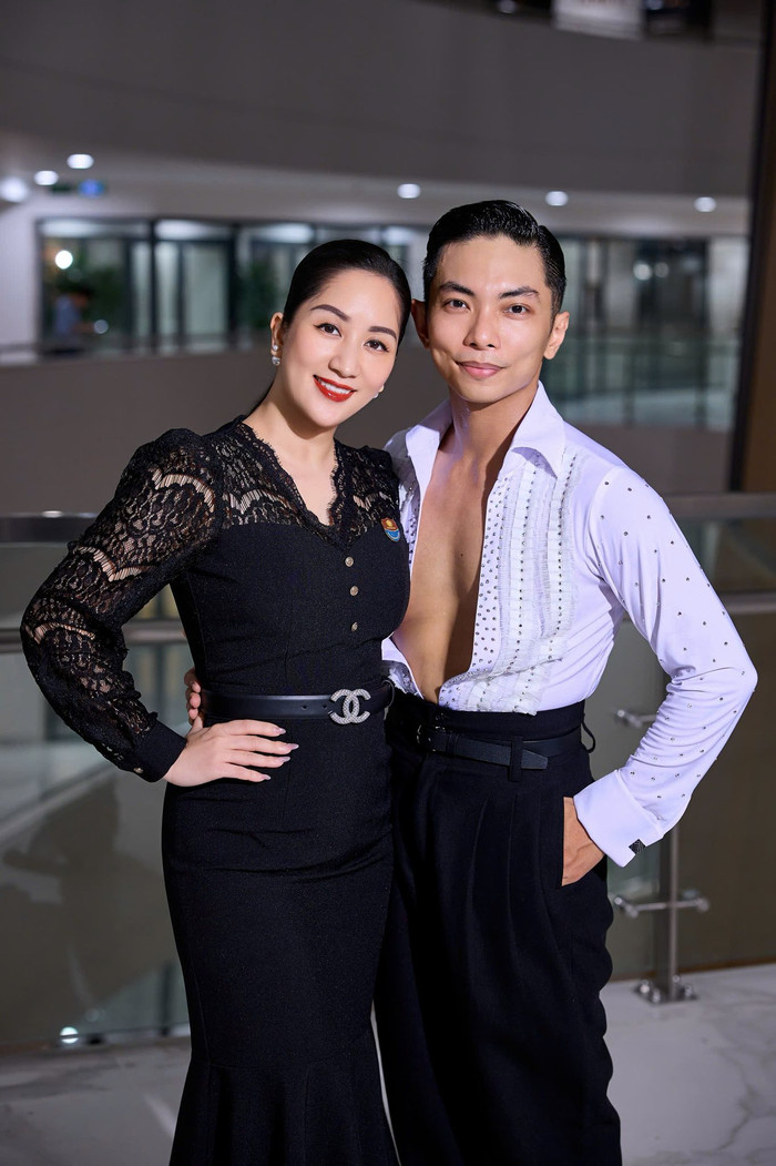 Khánh Thi đồng hành cùng nhiều giải đấu với Phan Hiển. Ảnh: FBNV