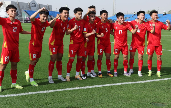 Nhiều CĐV Indonesia phải ngợi khi chứng kiến U23 Việt Nam thắng đậm Jordan 2-0. Ảnh: AFC