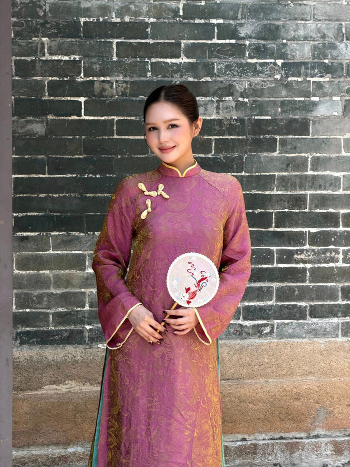 Xoài Non đã nhuộm tóc về tông màu nâu sau một thời gian để tóc sáng màu. Ảnh: FBNV