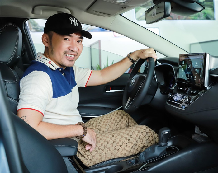 Vợ chồng Thu Trang và Tiến Luật từng sở hữu mẫu sedan hạng C hiện đại, an toàn và tiết kiệm nhiên liệu.&nbsp;