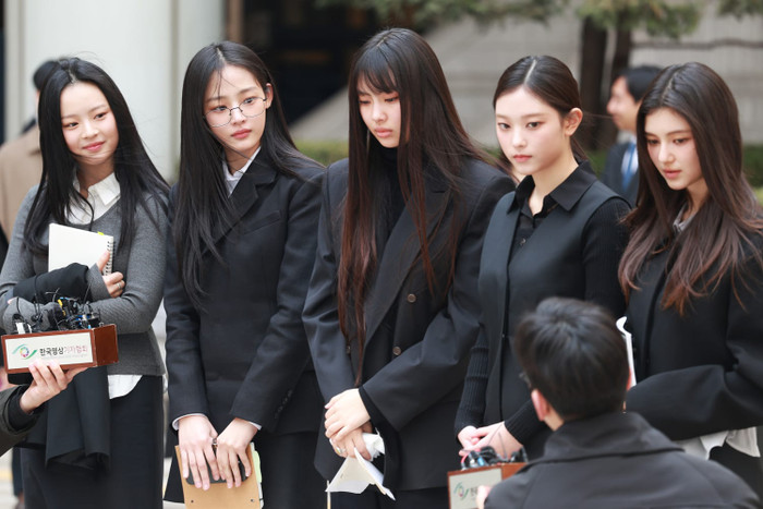 YouTuber hơn 400 triệu người theo dõi bị kéo vào ồn ào của NewJeans Ảnh 5