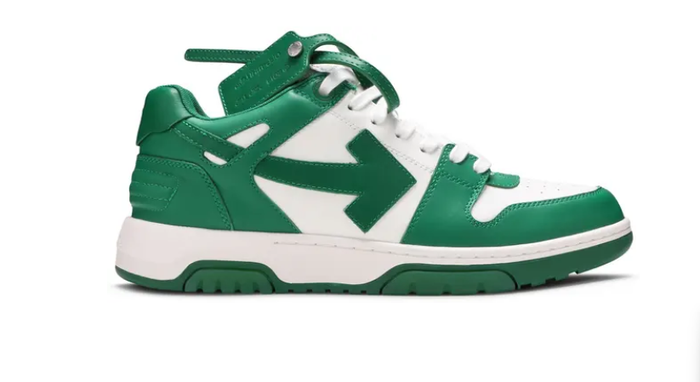 Thiết kế của đôi giày Lindo sử dụng nổi bật với upper da màu trắng kết hợp các chi tiết xanh lá nổi bật.