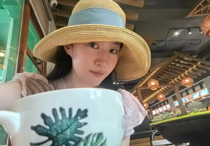 Loạt ảnh mặt mộc của Lưu Diệc Phi trở thành tâm điểm chú ý trên mạng xã hội.