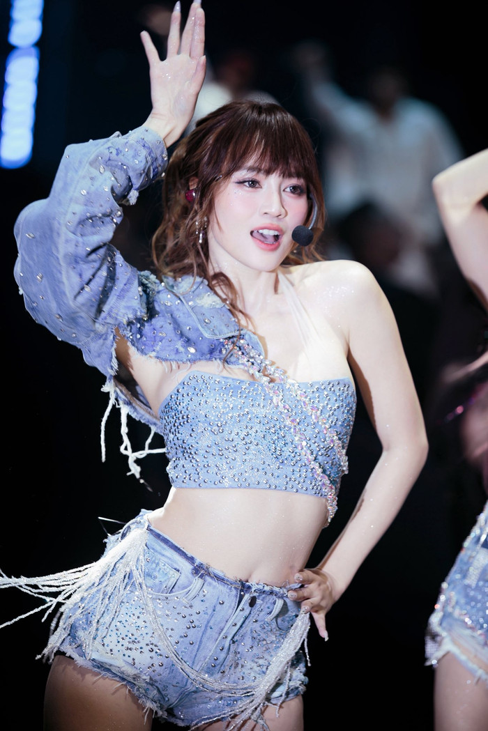 Ninh Dương Lan Ngọc được nhận xét sở hữu năng lượng tích cực, tính cách hài hước và gần gũi.