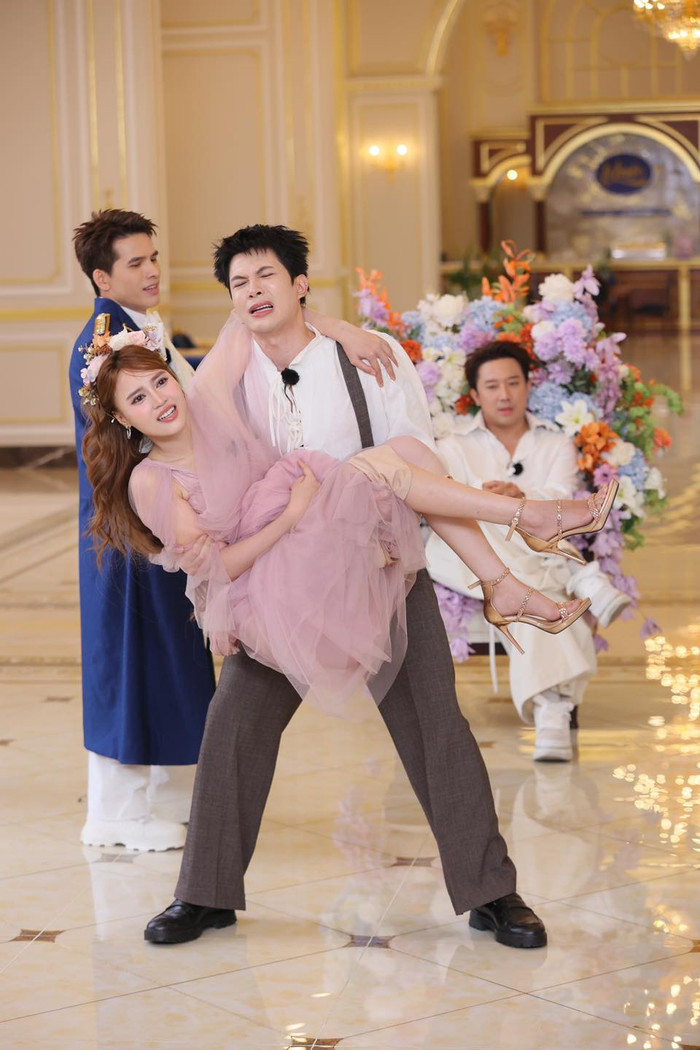 Ninh Dương Lan Ngọc và Anh Tú Atus gây ấn tượng với khán giả bằng tính cách hài hước, khả năng tung hứng ăn ý khi kết hợp với nhau.