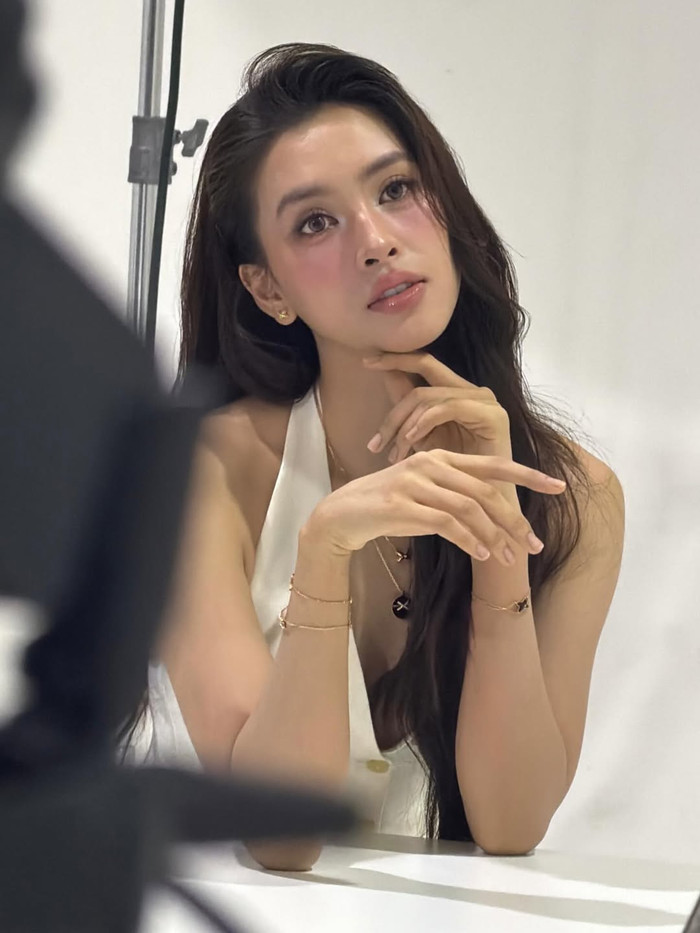 Nhan sắc nổi bật của Tiểu Vy qua ảnh chụp bằng cam thường. Ảnh: IGNV