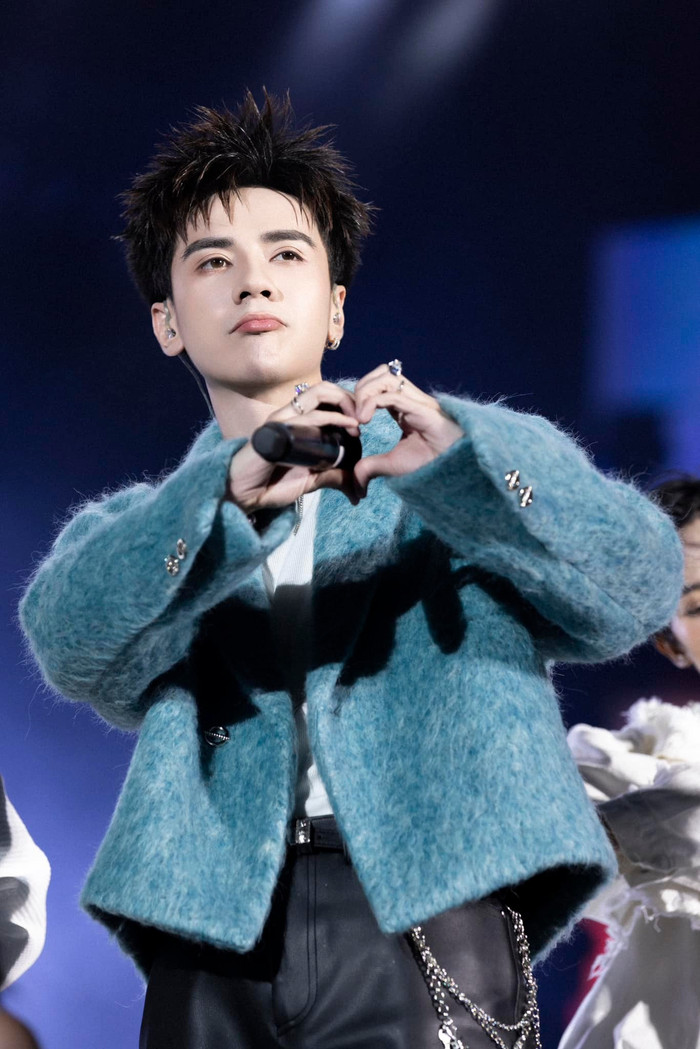 Hòa Minzy vượt mặt Sơn Tùng Ảnh 3