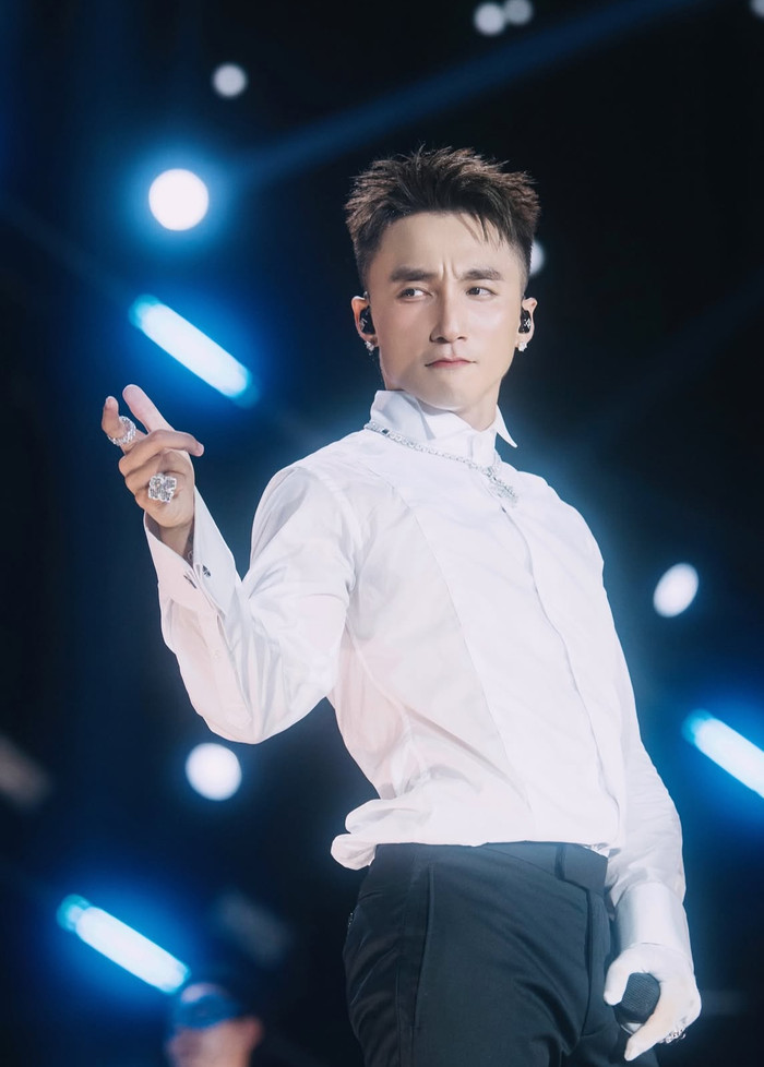 Hòa Minzy vượt mặt Sơn Tùng Ảnh 2