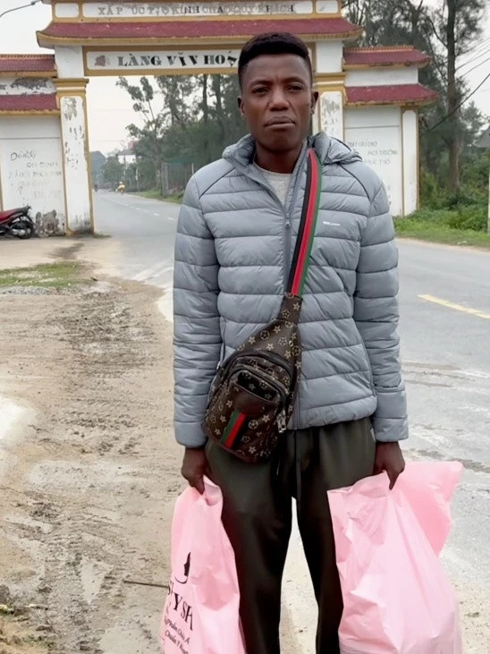 Lindo hiện đang có mặt tại Việt Nam.