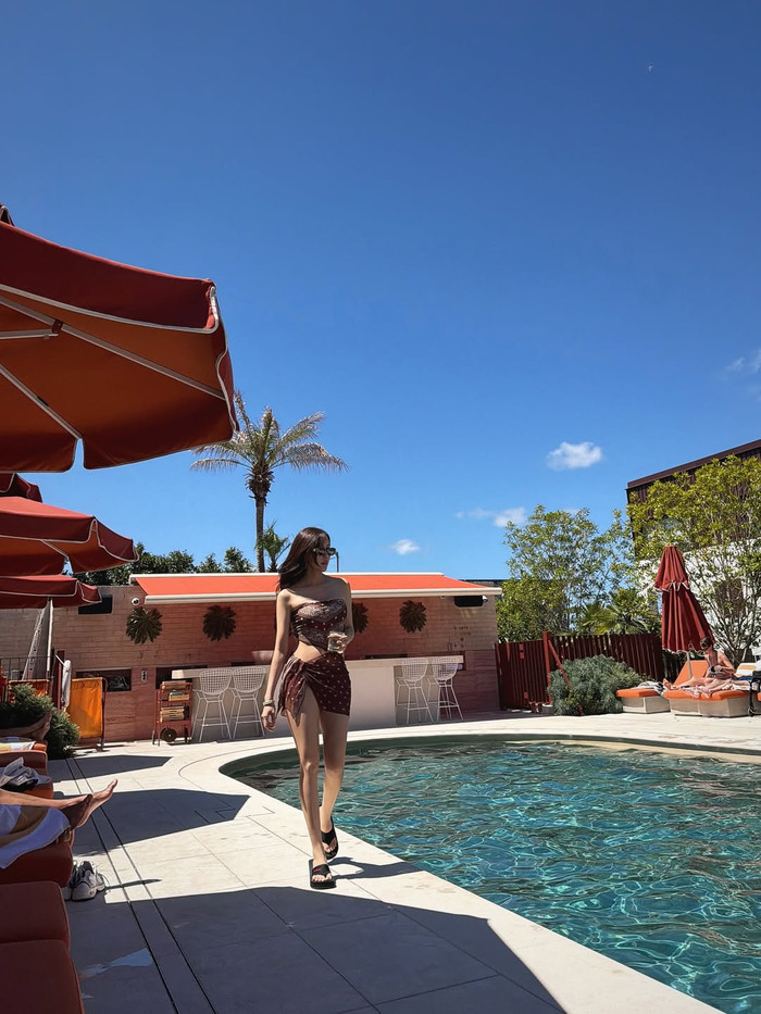 Đôi chân thon dài của Hyomin khiến khán giả khó có thể rời mắt. Ảnh: IGNV