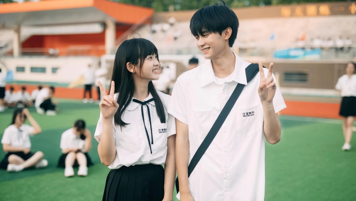 Câu chuyện tình yêu thanh xuân giữa Tô Tại Tại và 'học thần' Trương Lục Nhượng mang màu sắc trong trẻo, tái hiện những rung động đầu đời giản dị.