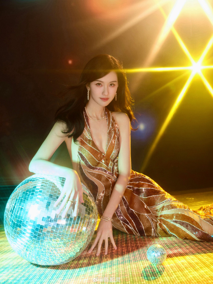 Trước đó Trần Đô Linh từng nhiều lần trở thành nhân vật được bàn tán ở trên mạng xã hội vì thân hình gầy gò. Ảnh: Weibo