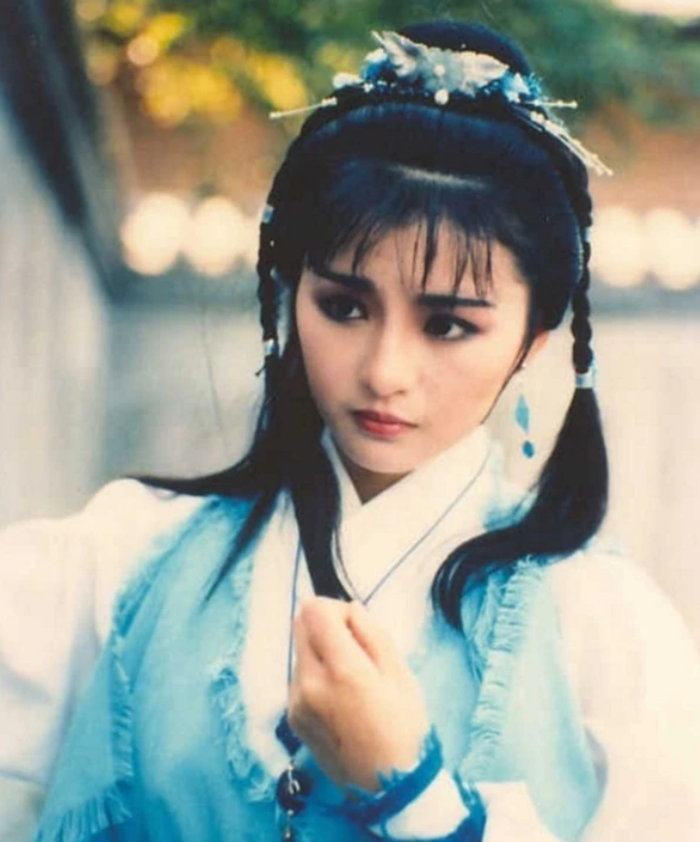 A Thanh, cô gái chăn dê cầm trúc thay kiếm, nhân vật trung tâm tưởng bình thường nhưng giữ vai trò then chốt của câu chuyện