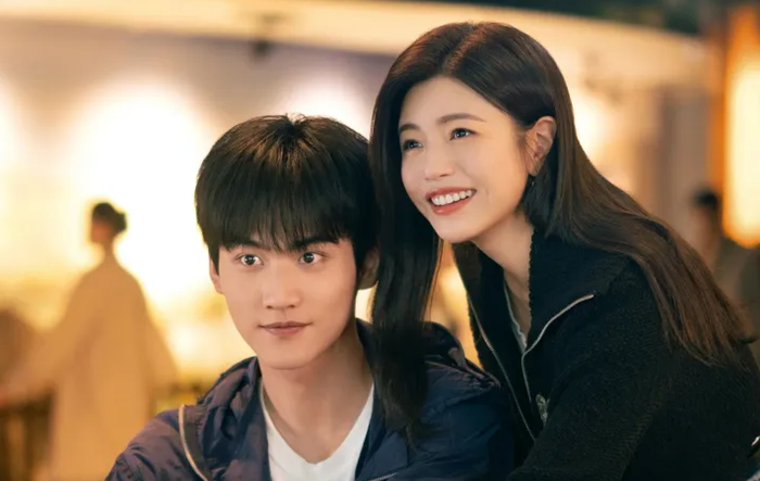 Nhịp phim nhanh, cách kể chuyện tạo tò mò.