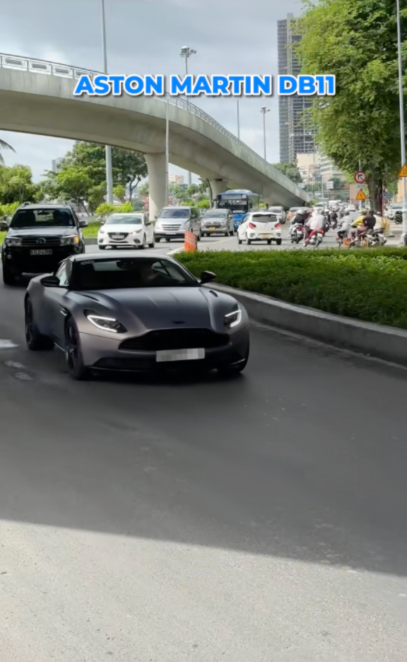 Mặc dù sở hữu những mẫu Aston Martin đắt đỏ như Aston Martin Vanquish hay Aston Martin DB11, nhưng ông Đặng Lê Nguyên Vũ vẫn lỡ hẹn với Aston Martin Valhalla. (Ảnh: chụp màn hình)