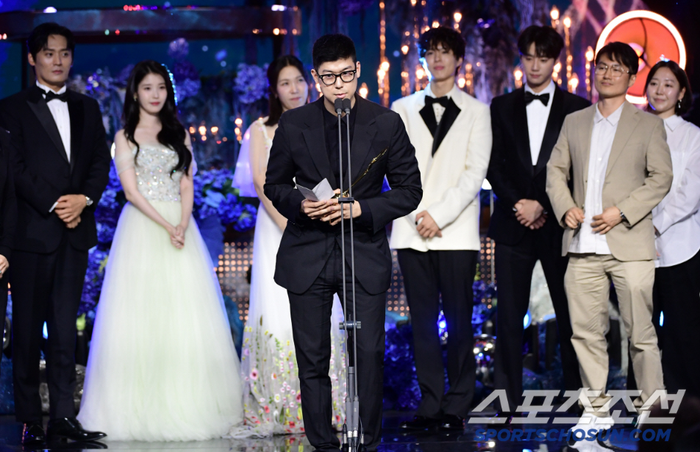 Bộ phim càn quét nhiều giải thưởng lớn, khẳng định thành công cả về nghệ thuật lẫn thương mại