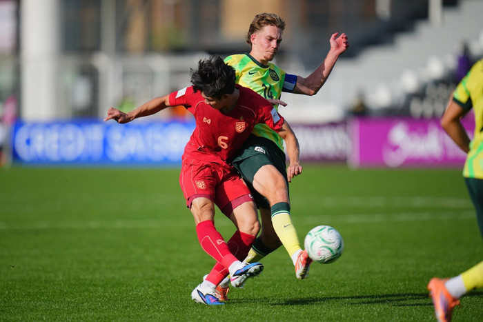 Madam Pang được chờ đợi sẽ có phản ứng gì khi U23 Thái Lan thua ngược 1-2 trước Australia. Nhưng bà lại chọn im lặng. Ảnh: FAT