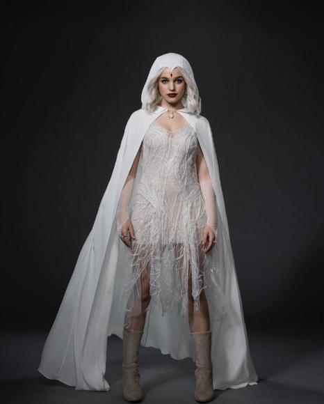 Teagan Croft ghi dấu ấn mạnh mẽ với vai Rachel Roth (White Raven) trong series siêu anh hùng Titans