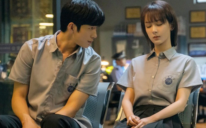 Dương Tử vào vai Hạ Đốn - bác sĩ tâm lý đối diện với các ca bệnh xã hội và tổn thương cá nhân. Đây là dự án cho thấy nỗ lực của cô trong việc tiếp cận đề tài hiện thực.