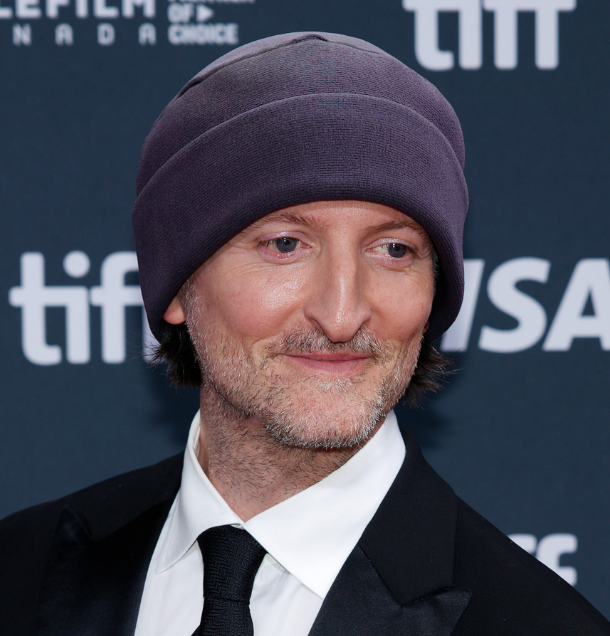 Michael Gracey, đạo diễn The Greatest Showman, cầm trịch dự án với định hướng nhạc kịch hoành tráng