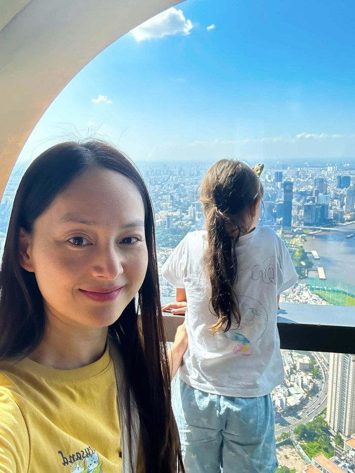 Nữ diễn viên cho biết cô luôn cố gắng dành thời gian riêng cho từng con để các bé cảm nhận được sự quan tâm trọn vẹn từ mẹ.