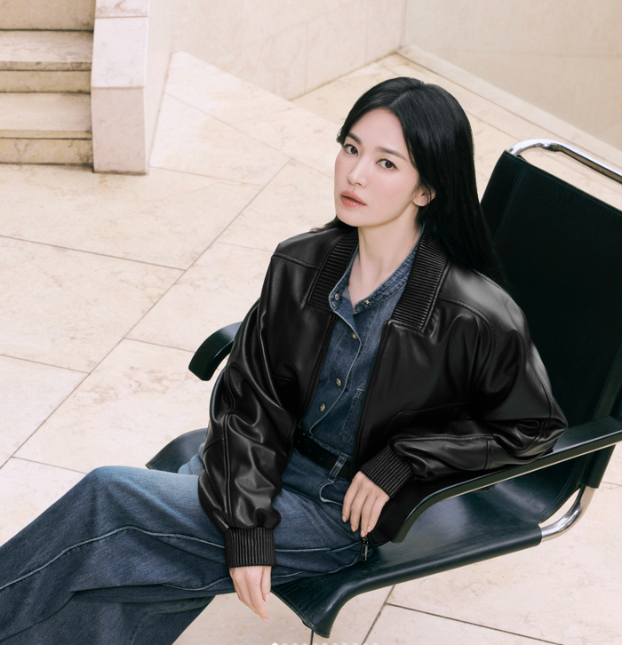 Những hình ảnh đời thường càng làm nổi bật nhan sắc của Song Hye Kyo.