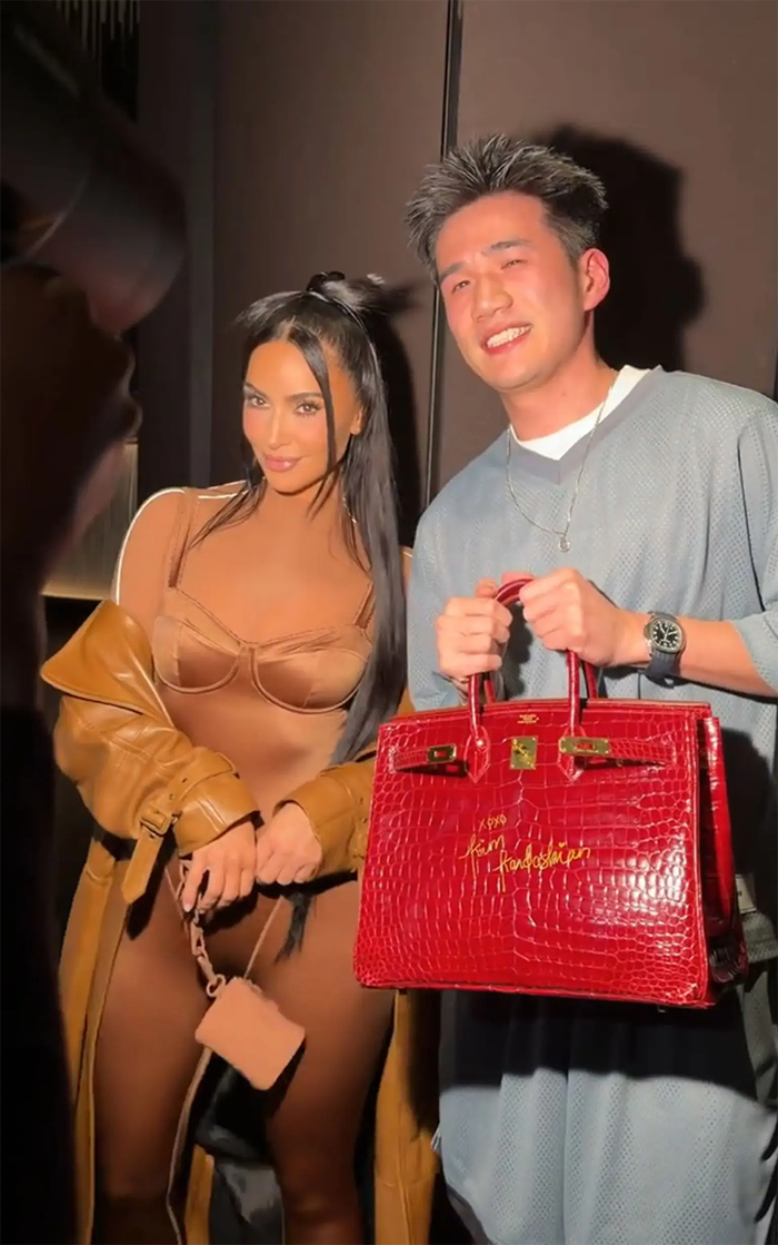 Hành động của Kim Kardashian dành cho fan nhanh chóng thu hút sự chú ý trên mạng xã hội.&nbsp;