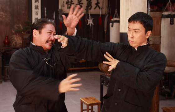 Hồng Kim Bảo và Chân Tử Đan từng có những màn đối đầu đậm chất võ thuật trên màn ảnh.