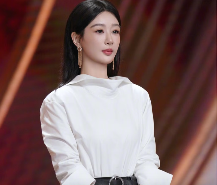 Dương Tử từng được đề cử ở giải Nữ chính được khán giả yêu thích của Kim Ưng 2018 với vai diễn Khưu Oánh Oánh, tuy nhiên cô không giành chiến thắng.