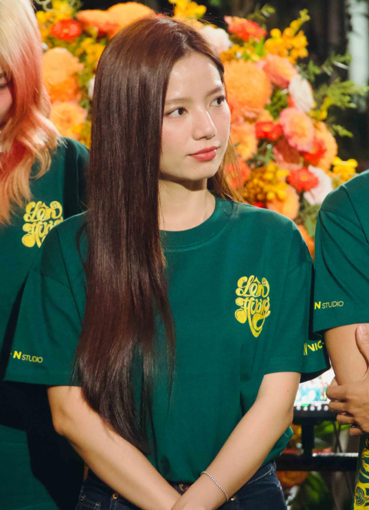 Lê Hạ Anh đổi màu với Lên Hương.