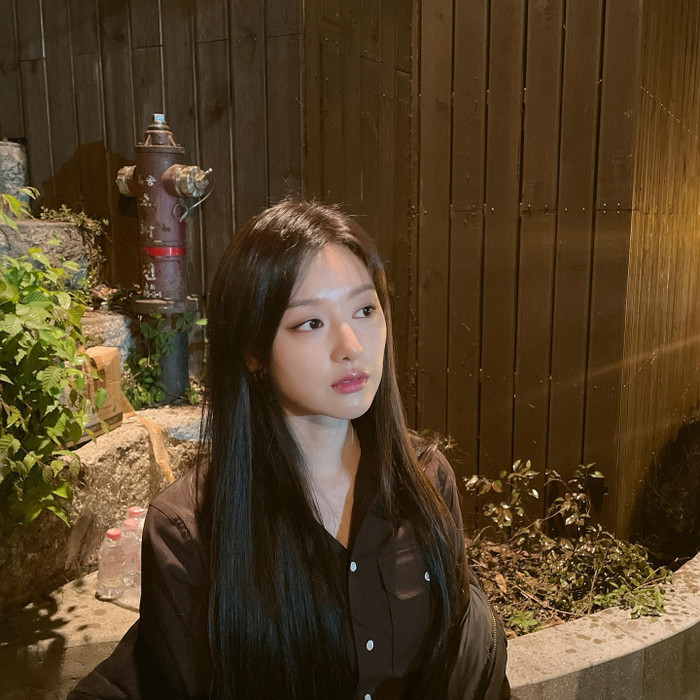 Kim Ji Won gây ấn tượng với nhan sắc trẻ trung.&nbsp;