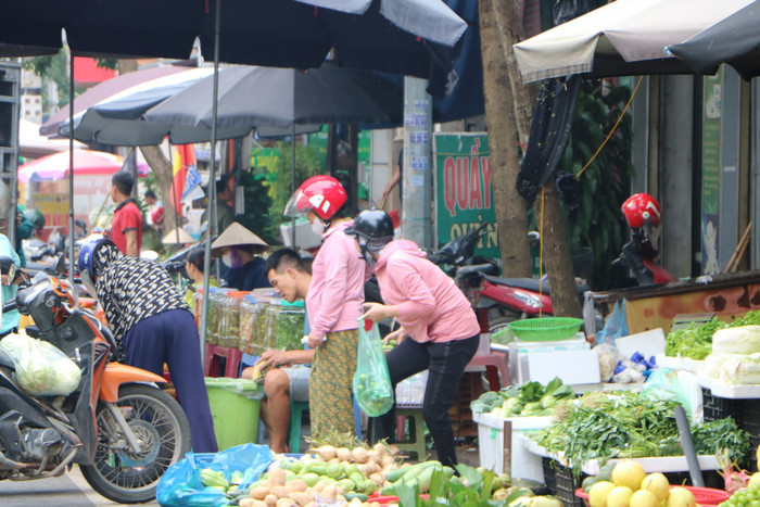 Đen Vâu về quê cùng Hoàng Thùy Linh thăm Tam Đảo, thử đi chợ quê thay vì chỉ tìm quán ăn nổi tiếng Ảnh 3