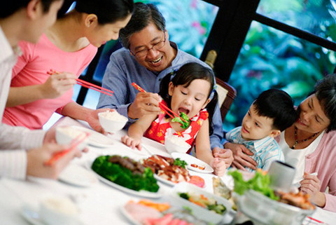 Bữa cơm gia đình có 4 sai lầm dinh dưỡng dễ mắc mà ít người để ý Ảnh 4