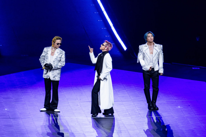 BIGBANG diễn concert kỷ niệm 20 năm, Châu Kiệt Luân bất ngờ xuất hiện phía sau hậu trường Ảnh 6