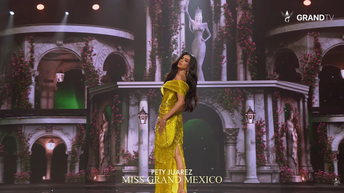 Trực tiếp chung kết Miss Grand International 2026: Emoura Phạm quyến rũ diễn Trang phục dạ hội khi lọt Top 11 Ảnh 4