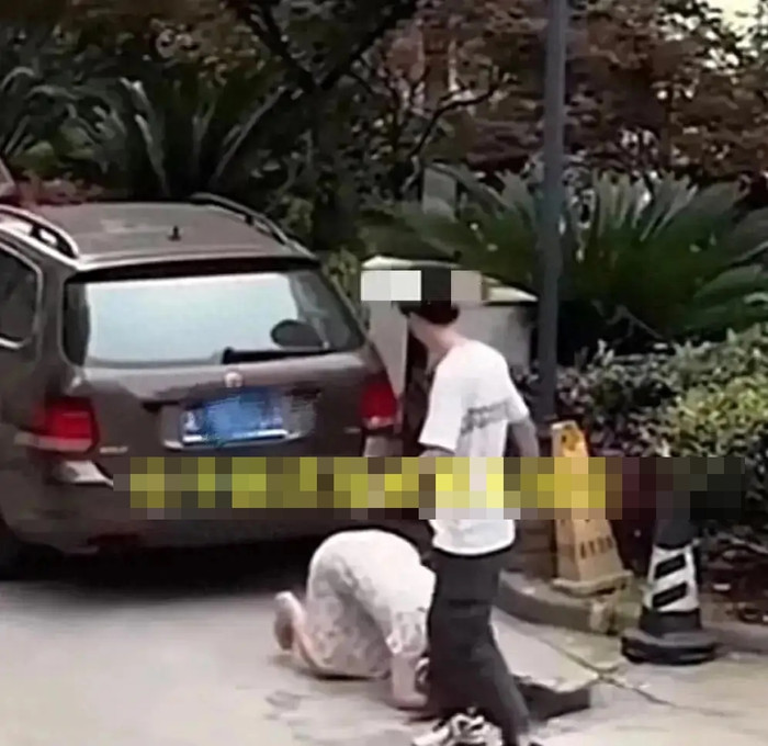 Bạn trai tuyên bố hủy hôn, cô gái 26 tuổi lập tức quỳ xuống cầu xin một điều Ảnh 1