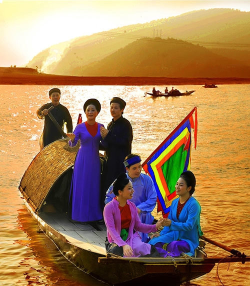 Hát ví trên sông Lam (Nghệ An). Ảnh: Sỹ Minh/TTO