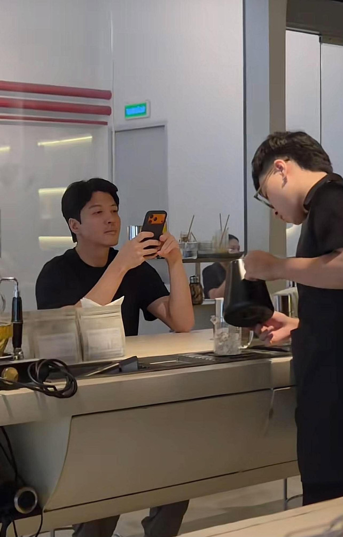 Lee Dong Gun chia sẻ hình ảnh ở Việt Nam.
