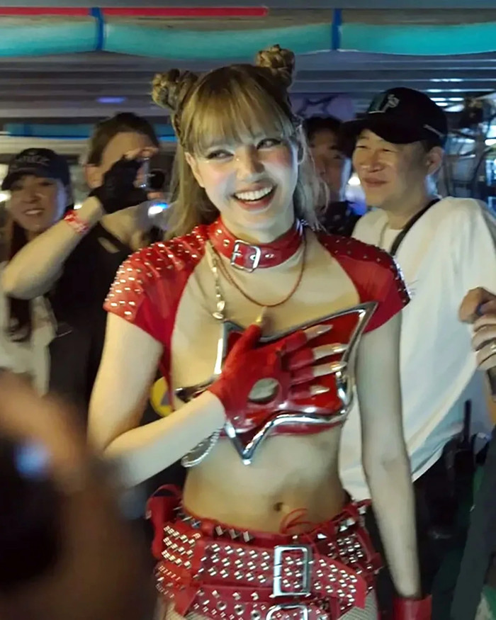 YG gây tranh cãi vì không cho phép sử dụng hình ảnh BLACKPINK trong phim tài liệu về Lisa Ảnh 3