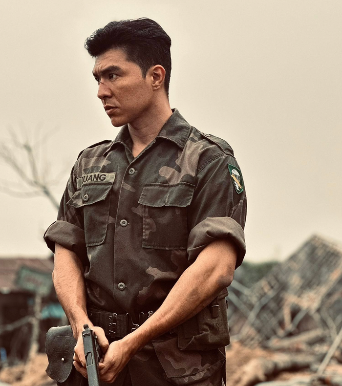 Steven Nguyễn trong Mưa Đỏ.