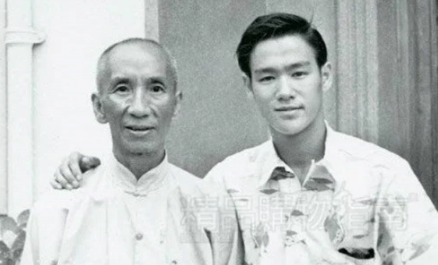 Ngũ Mai được xem là bậc tiền bối trong dòng truyền thừa Vịnh Xuân quyền, môn võ từng được Diệp Vấn truyền dạy cho Lý Tiểu Long.