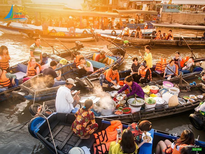 Hoạt động giao thương trên chợ nổi Cái Răng. Ảnh: Sưu tầm