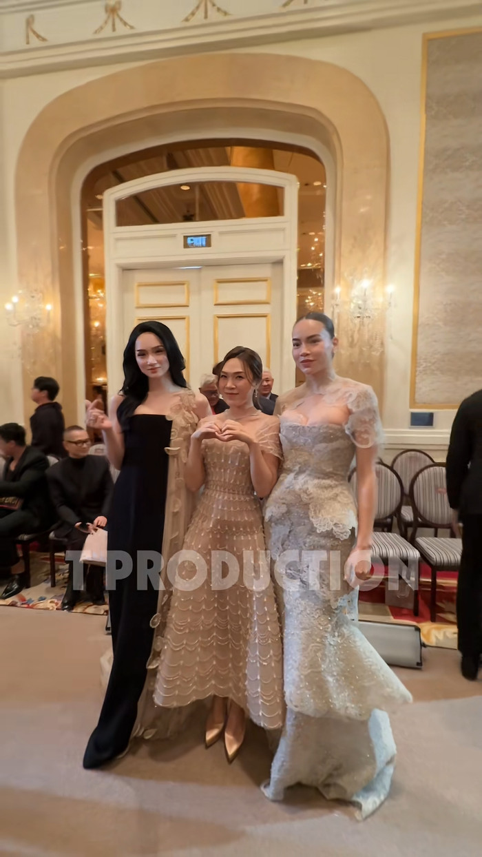 Khoảnh khắc của Mỹ Tâm, Hồ Ngọc Hà và Hương Giang khiến mạng xã hội 'dậy sóng'. Ảnh chụp màn hình TikTok Showbizhotnews và T-Production.