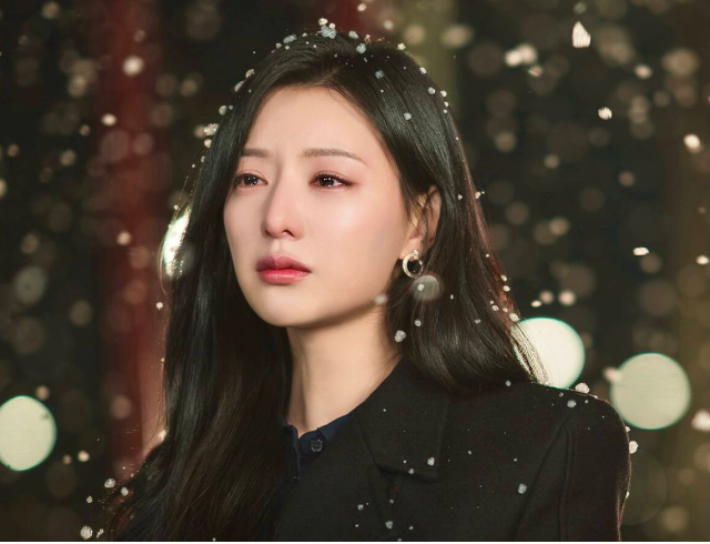 Kim Ji Won trong phim Nữ hoàng nước mắt.&nbsp;