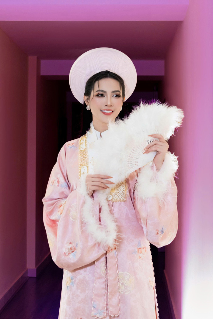 Phan Thị Mơ từng đăng quang cuộc thi nhan sắc quốc tế.