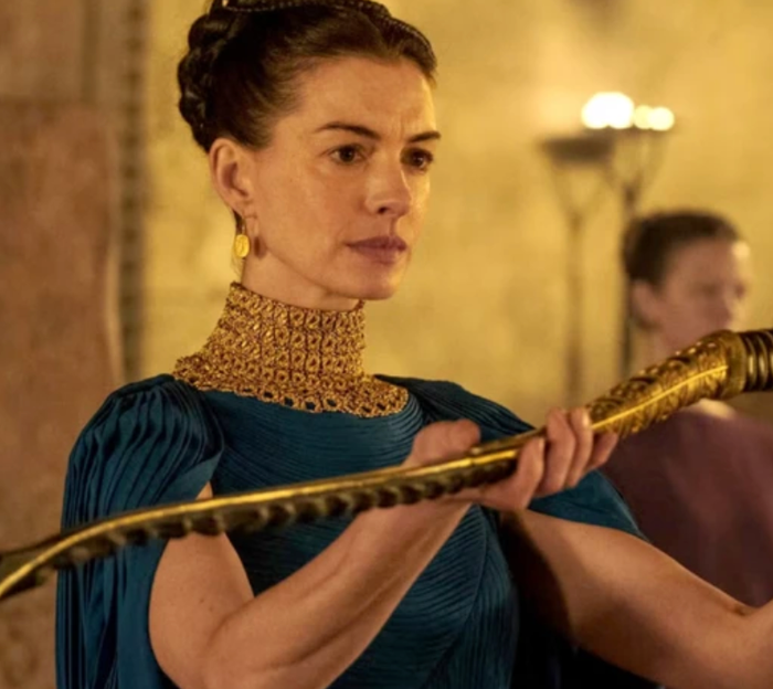 Anne Hathaway trong vai Penelope, người vợ chờ đợi Odysseus trở về sau cuộc chiến thành Troy.