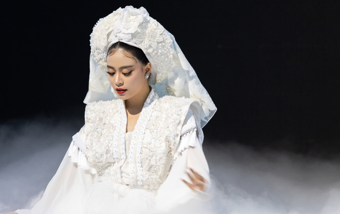 Trước đó, Hoàng Thùy Linh cũng từng khai thác về tín ngưỡng Thờ Mẫu trong MV Tứ Phủ.