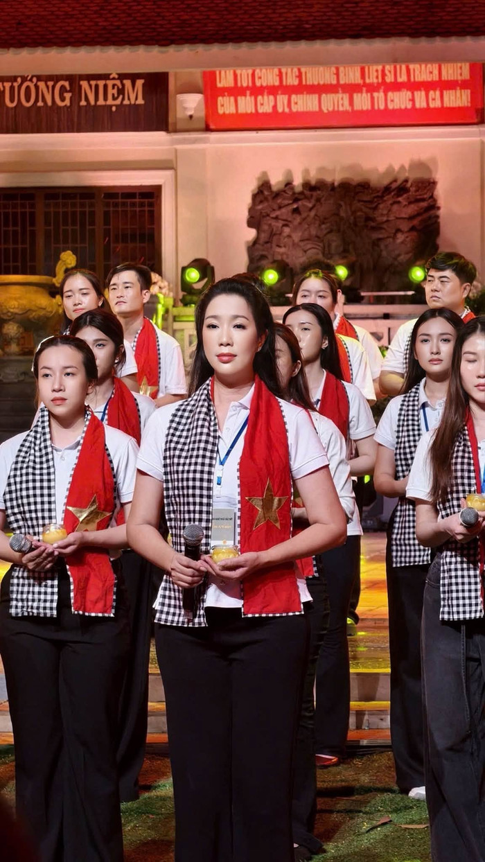 NSND Trịnh Kim Chi cùng nhiều sao Việt chuẩn bị cho đêm nhạc đặc biệt. (Ảnh: Leo Minh Tuấn)